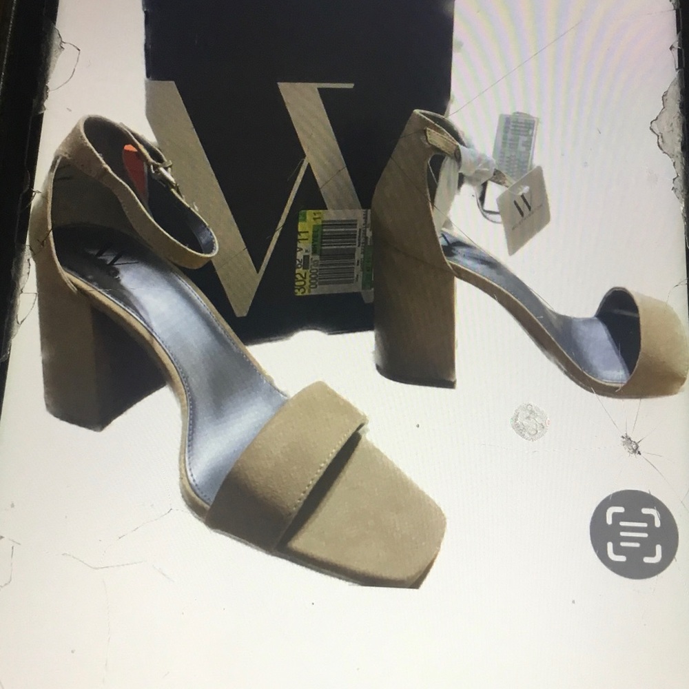 Women’s sandals. Chunky heel sz 11 m. New in box.